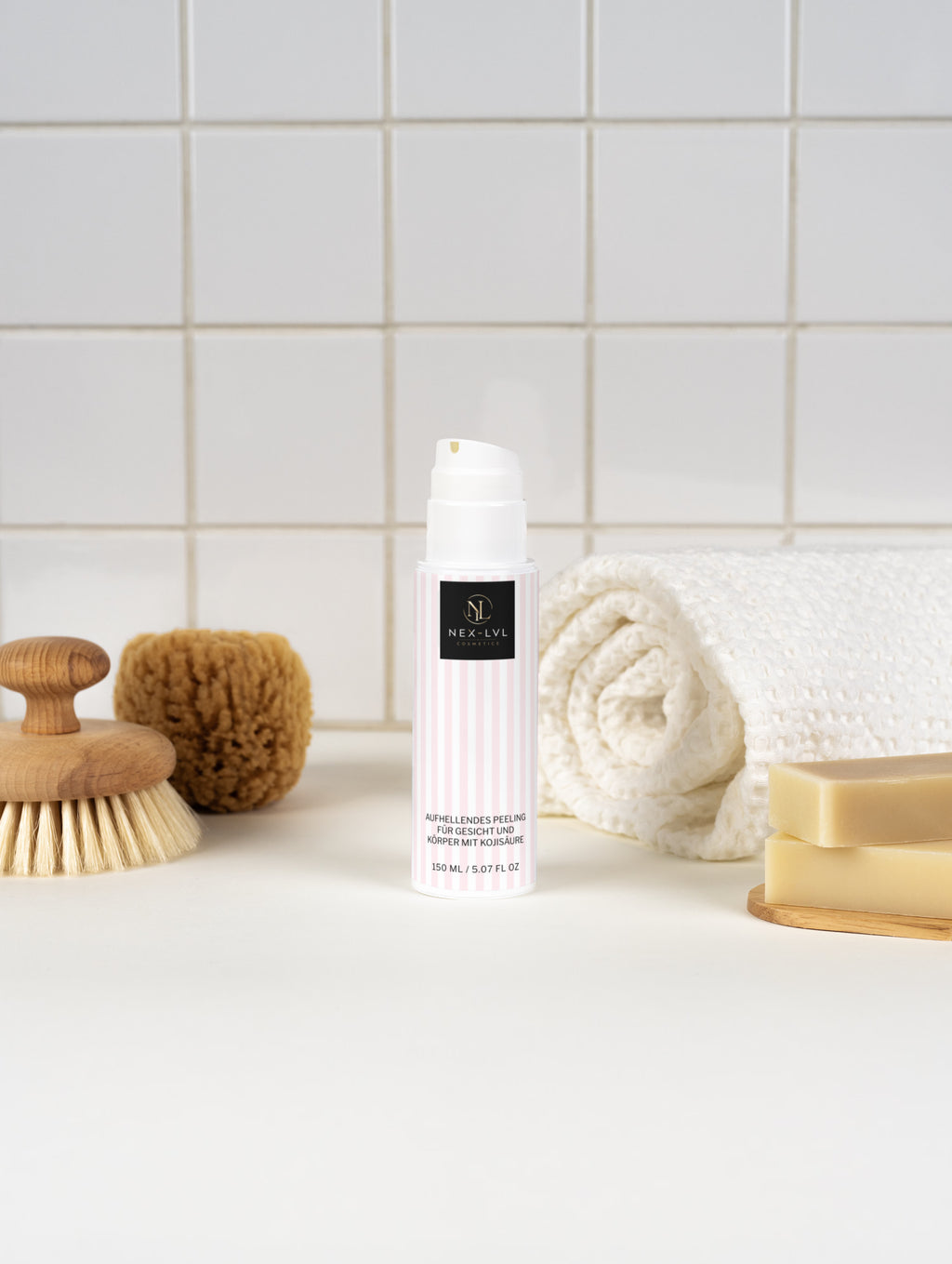 Aufhellendes Peeling für Gesicht und Körper mit Kojisäure